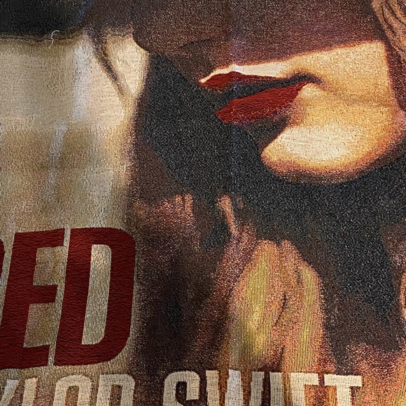 Taylor Swift Red Album Tapestry Blanket - Picture 2 of 2